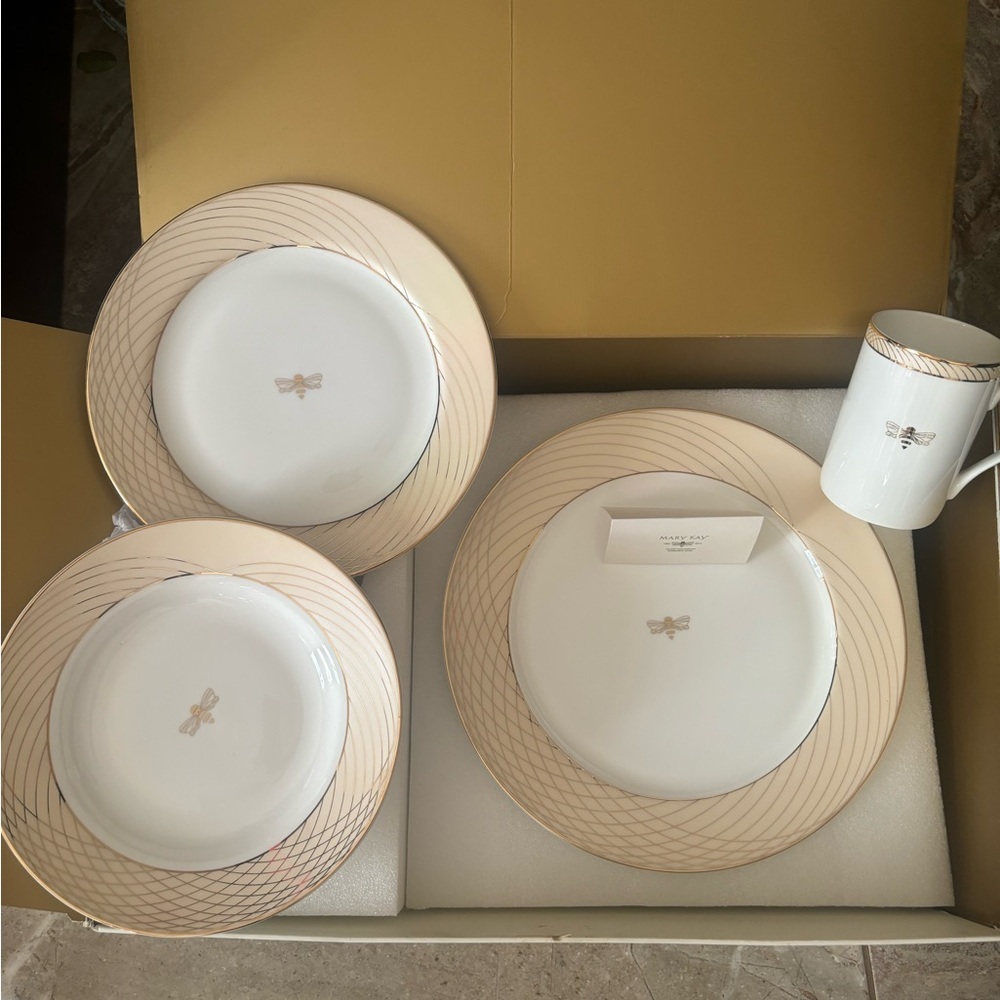 Mary Kay Golden Anniversary Bumblebee Dinnerware 1 place Set New with Open Box..